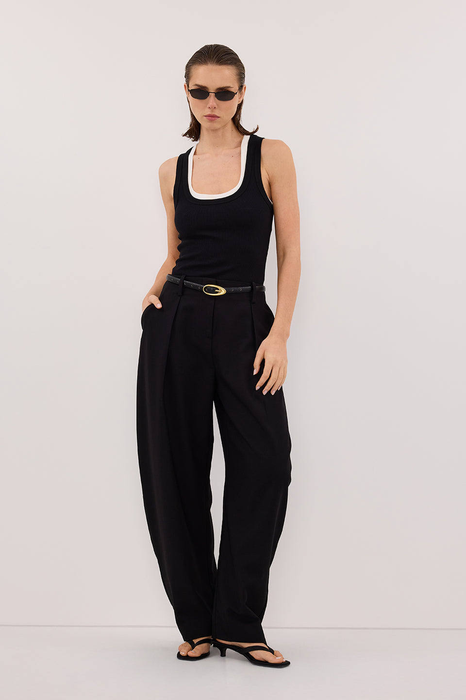 ROMY BLACK BARREL LEG TAILORED PANT