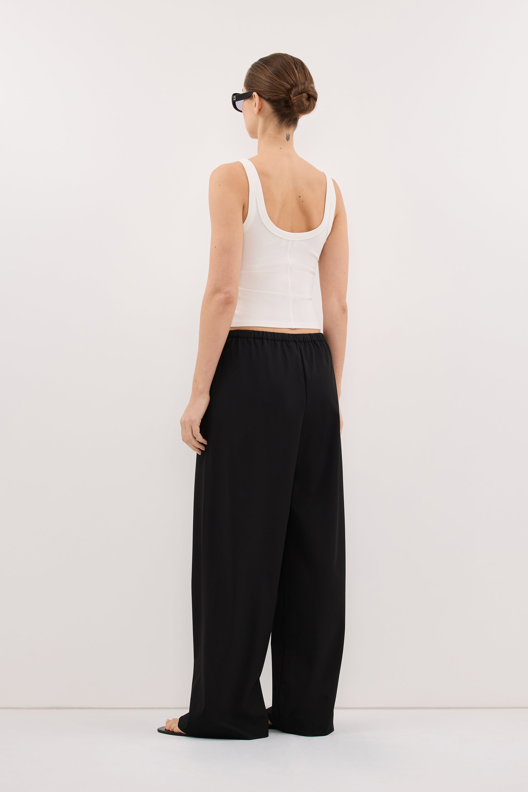 VIANNA BLACK ELASTIC PANT – DISSH