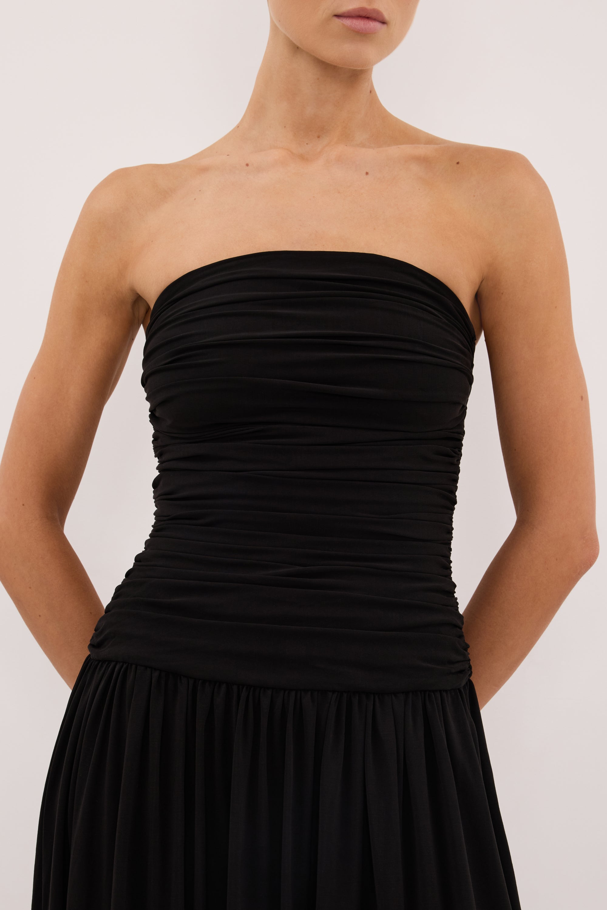 SHARI BLACK BANDEAU MIDI DRESS – DISSH
