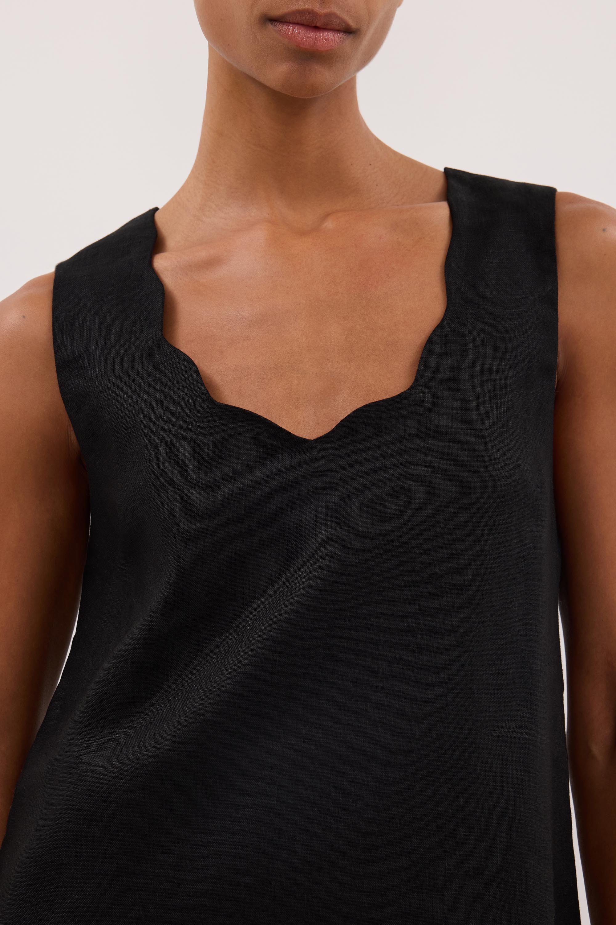 LELA BLACK SLEEVELESS LINEN MINI DRESS