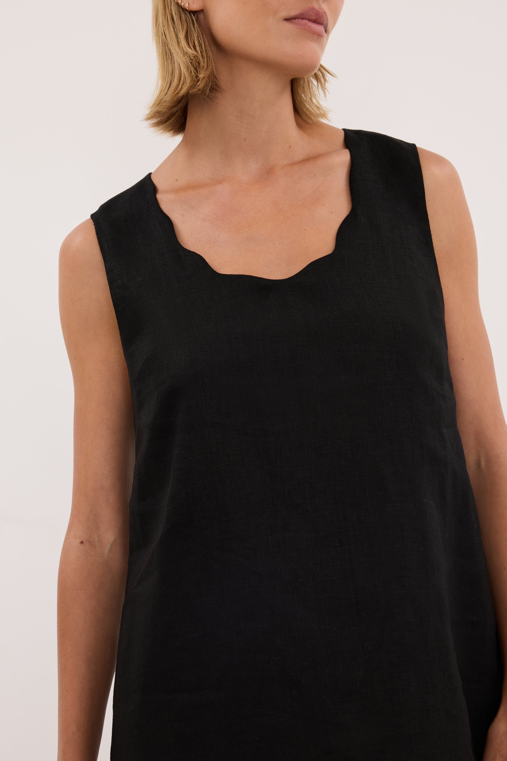 LELA BLACK SLEEVELESS LINEN MINI DRESS