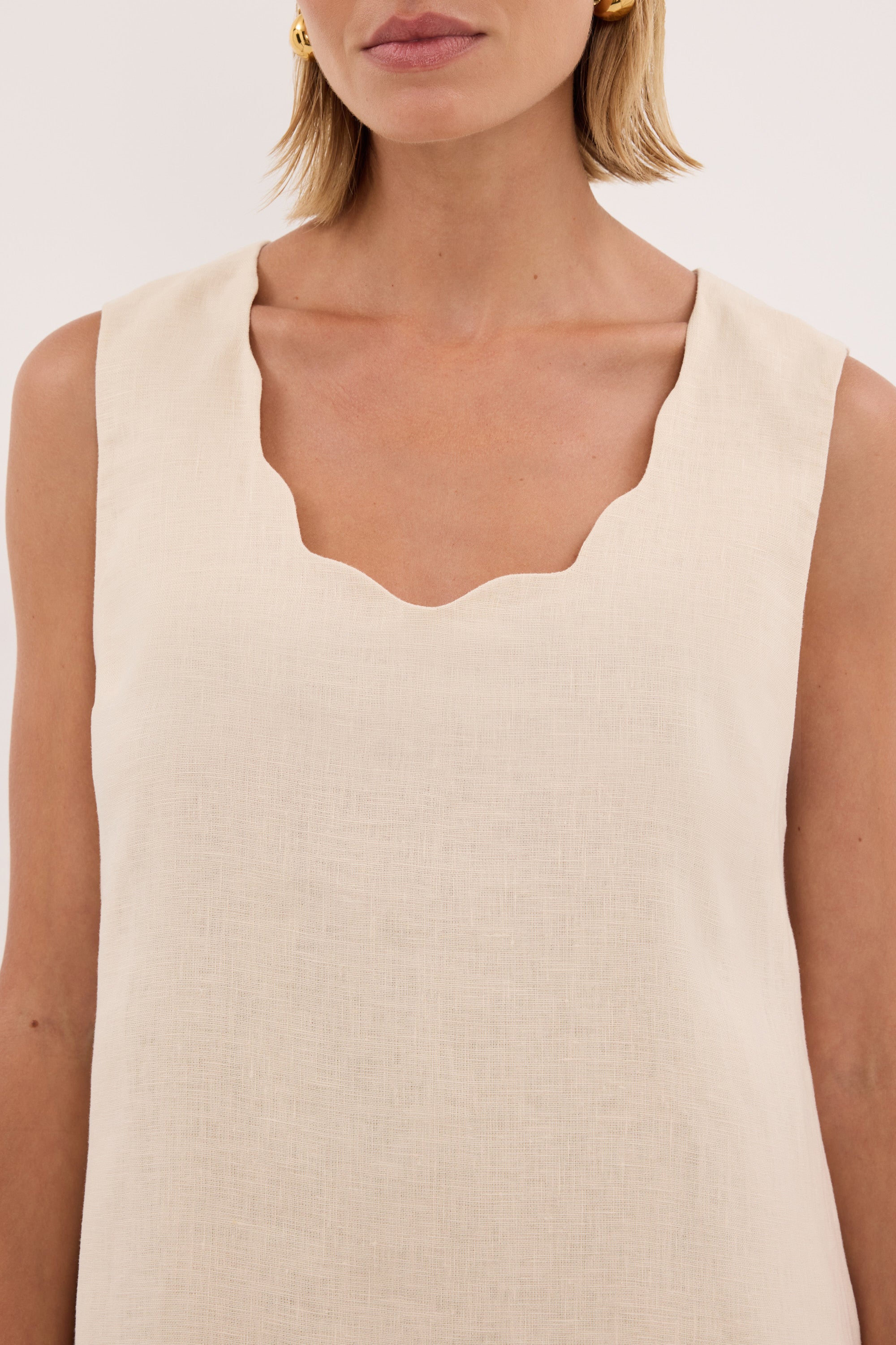 LELA SANDSTONE SLEEVELESS LINEN MINI DRESS