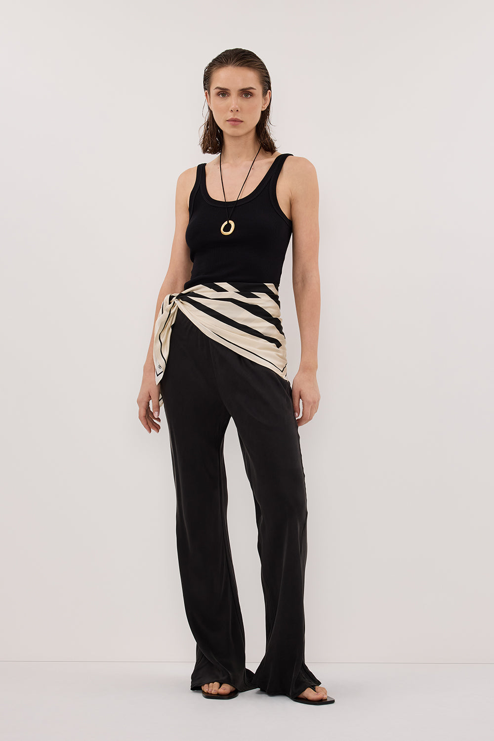 PHOEBE BLACK SCOOP NECK TANK TOP