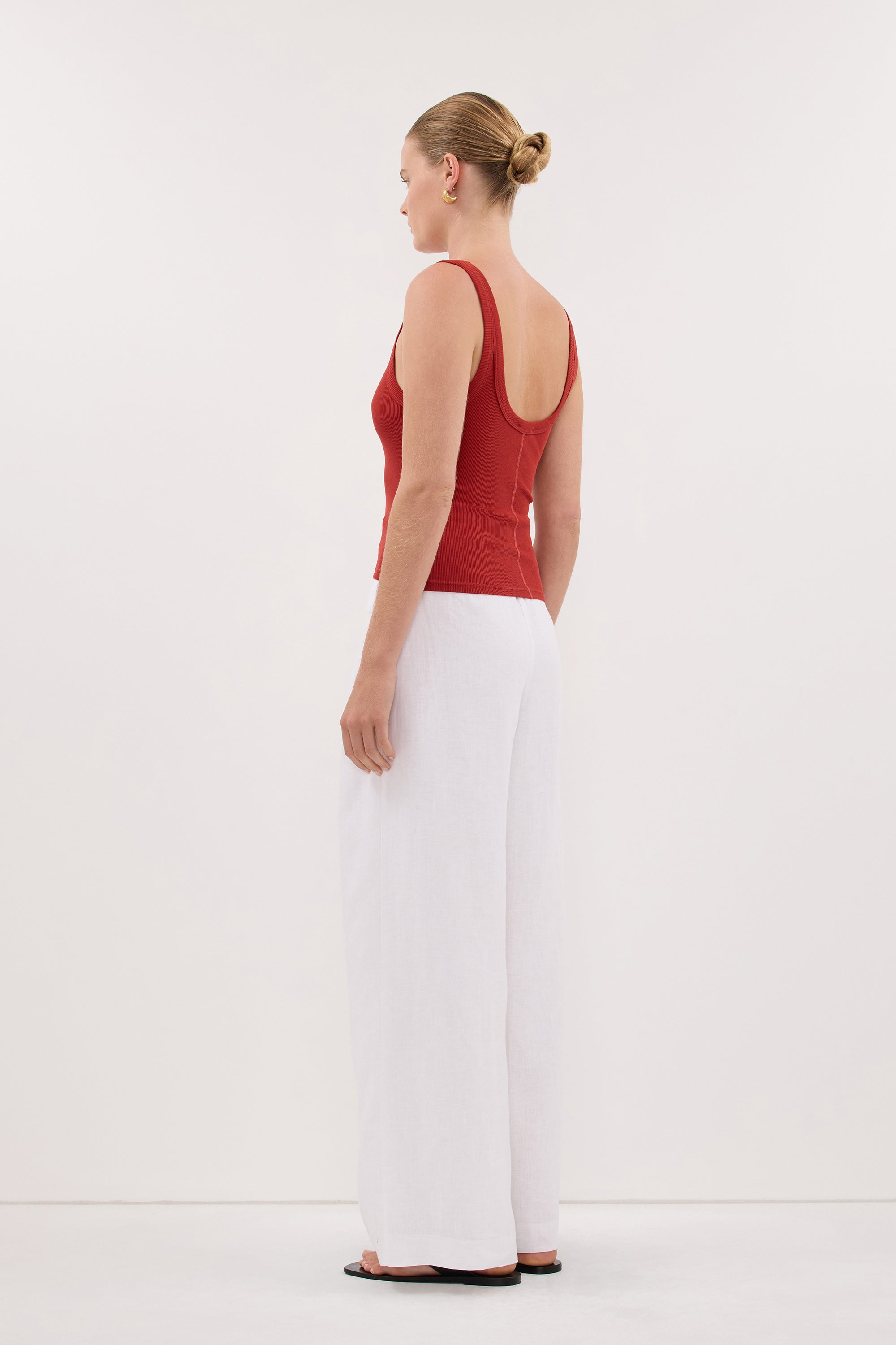 PHOEBE BURNT RED SCOOP NECK TANK TOP – DISSH