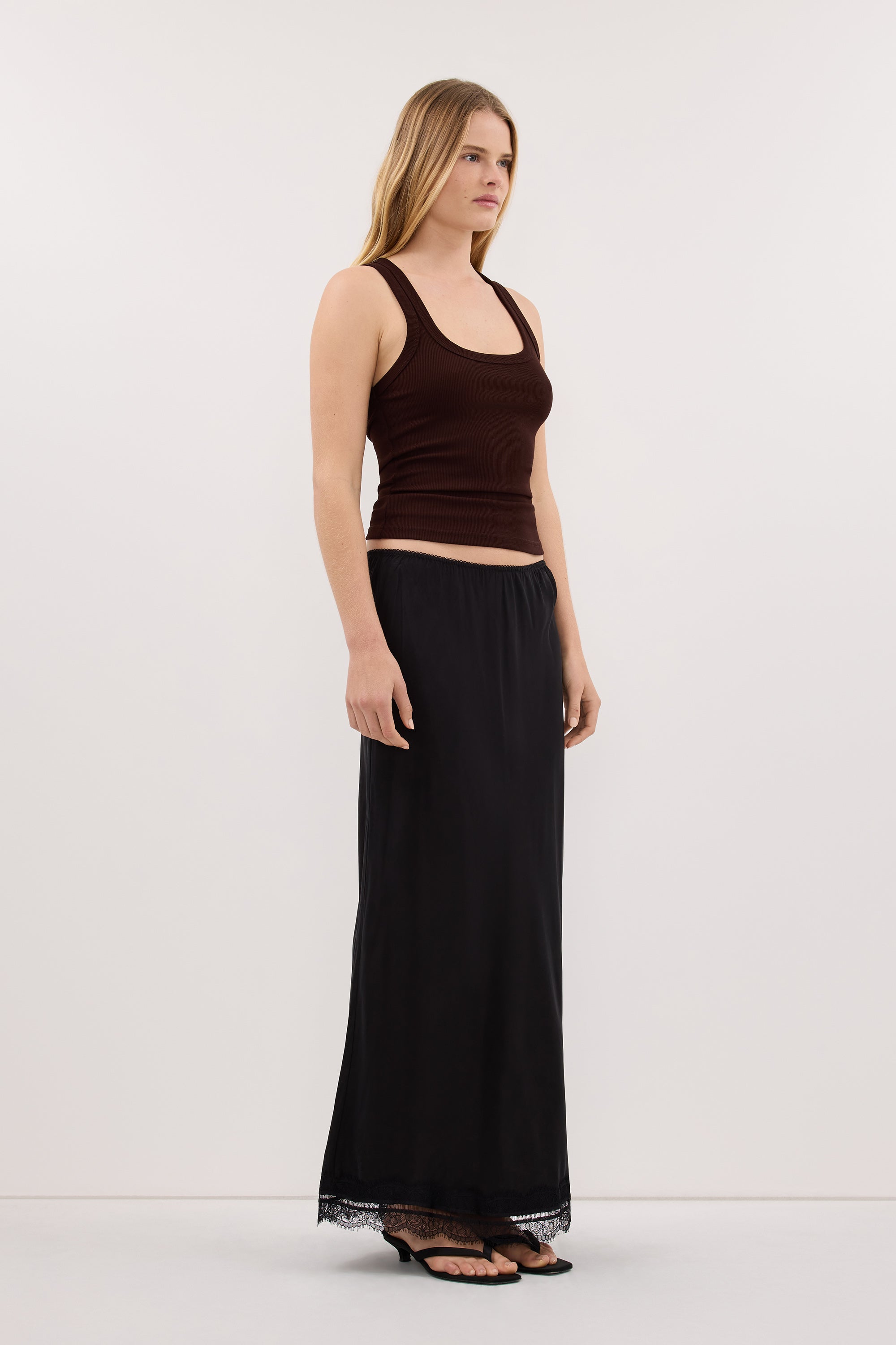 CLARA BURNT CHOC SCOOP NECK TANK – DISSH