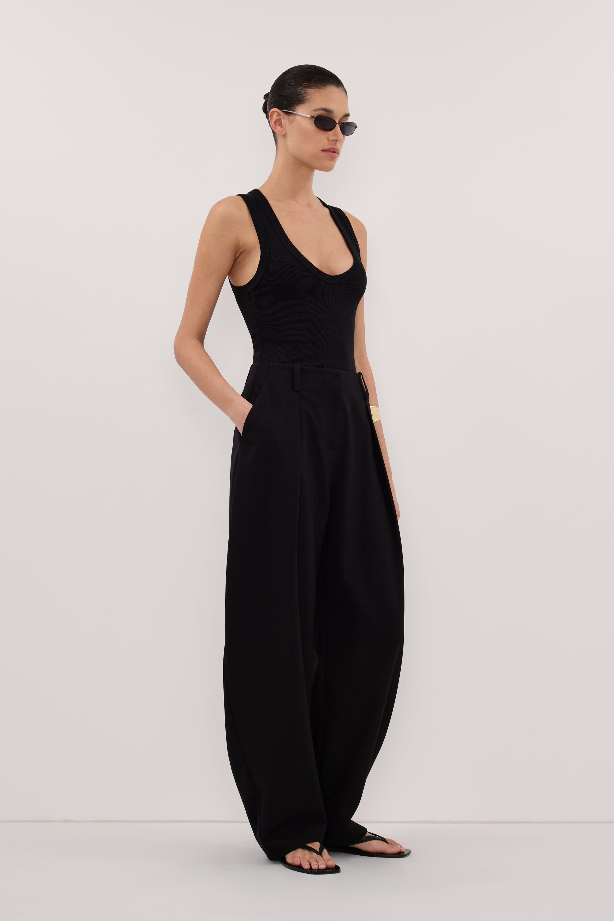 YASMIN BLACK SLEEVELESS KNIT TANK