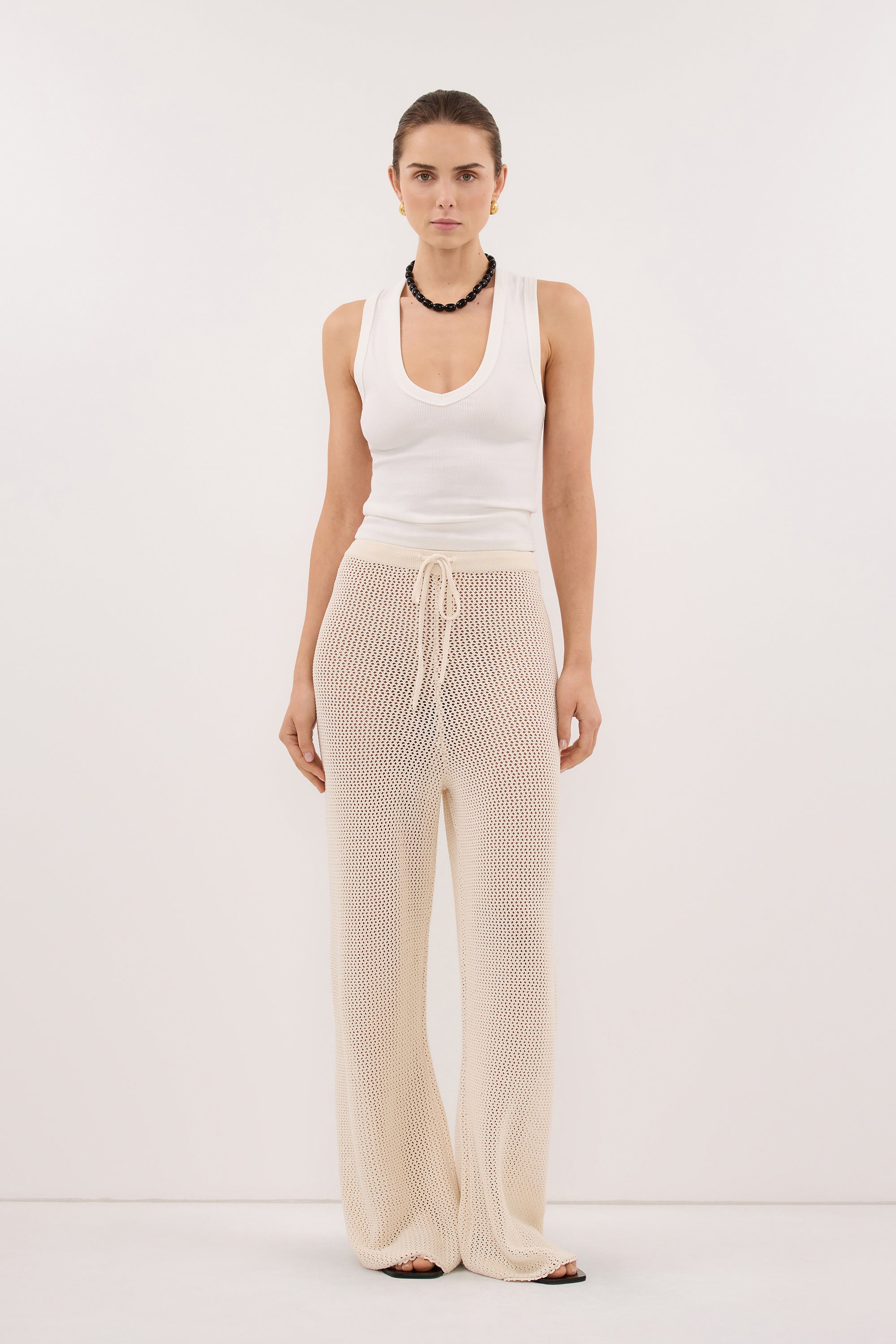 YASMIN OFF WHITE SLEEVELESS KNIT TANK