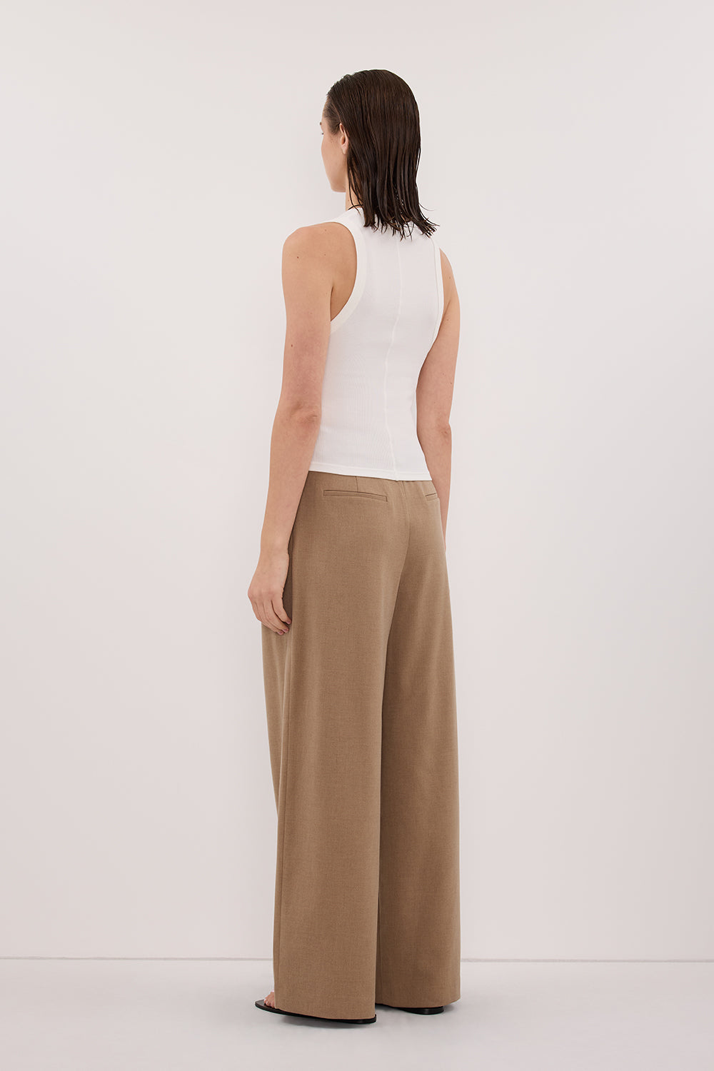 YASMIN OFF WHITE SLEEVELESS KNIT TANK