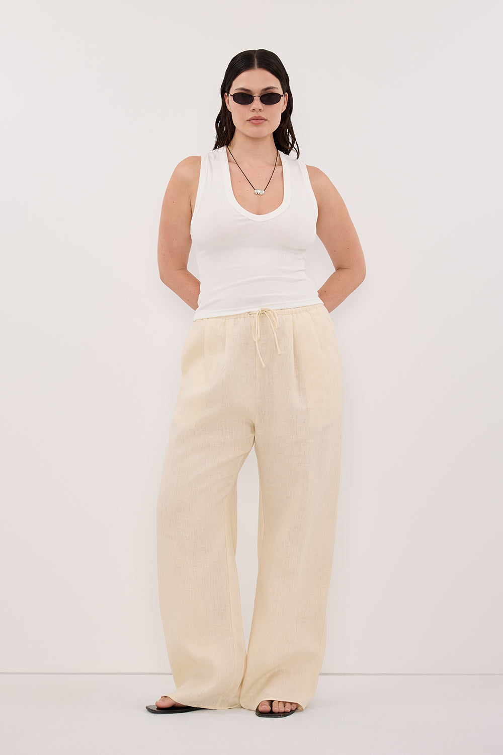 YASMIN OFF WHITE SLEEVELESS KNIT TANK