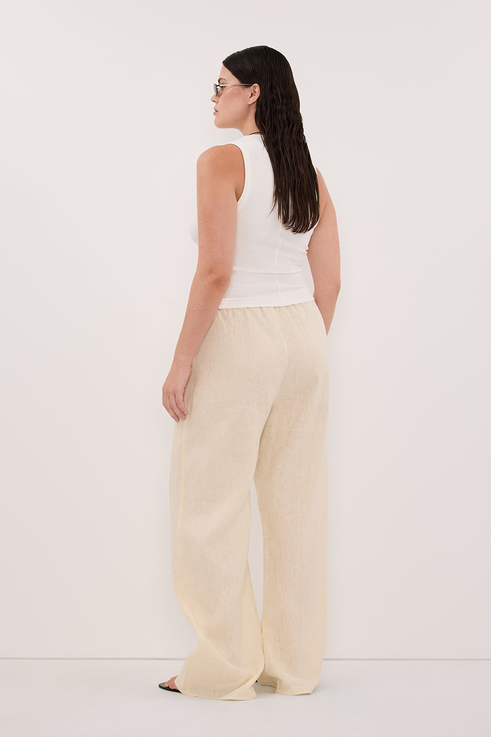 YASMIN OFF WHITE SLEEVELESS KNIT TANK