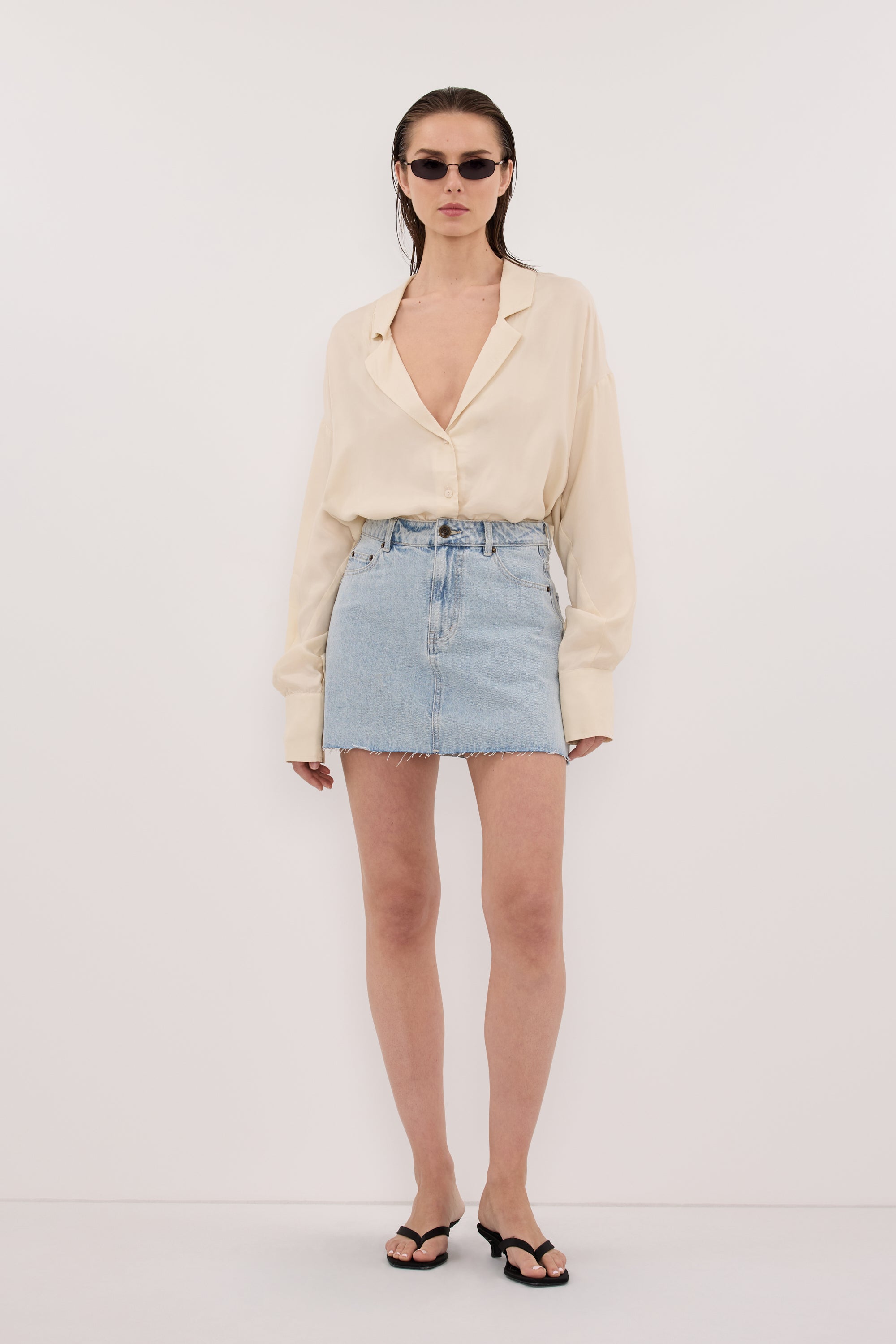 DANA LIGHT RINSE DENIM MINI SKIRT