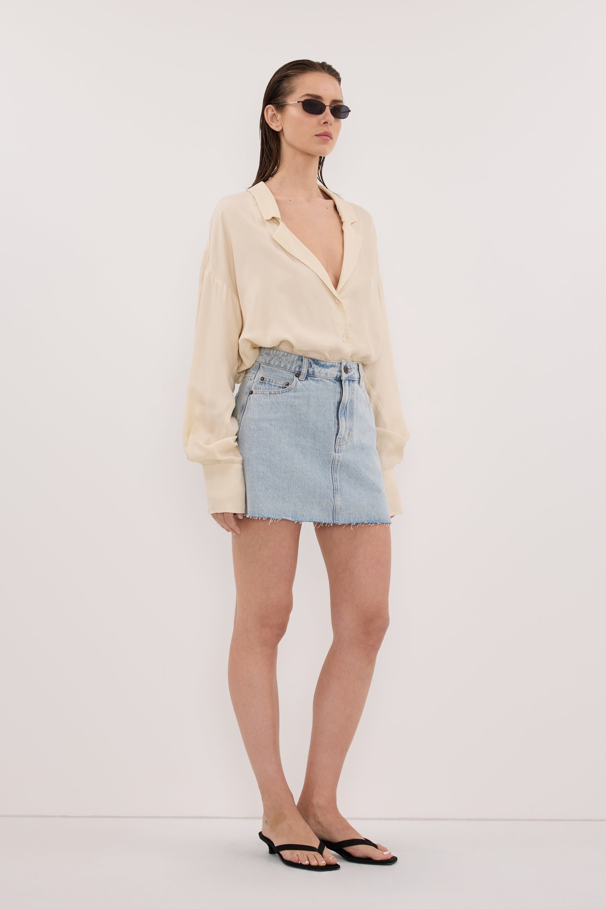 DANA LIGHT RINSE DENIM MINI SKIRT