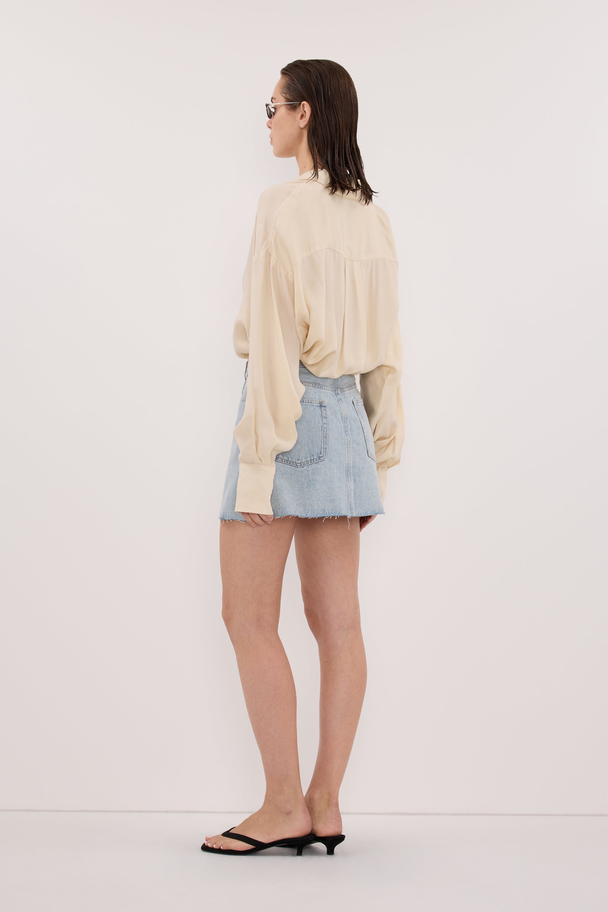 DANA LIGHT RINSE DENIM MINI SKIRT