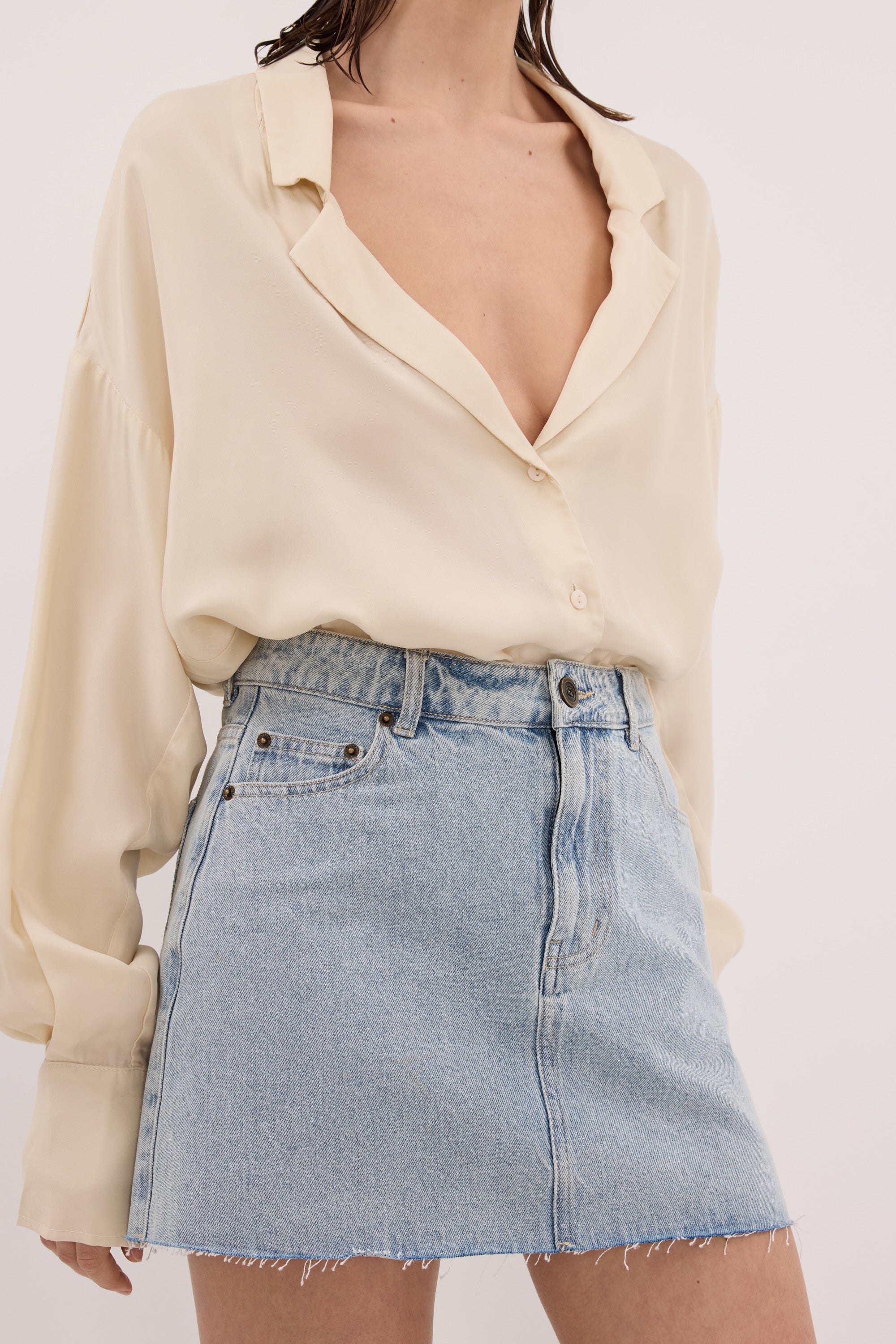 DANA LIGHT RINSE DENIM MINI SKIRT