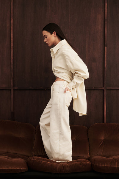 Casey wearing REAGAN 2.0 NATURAL TALL SLOUCHY JEAN