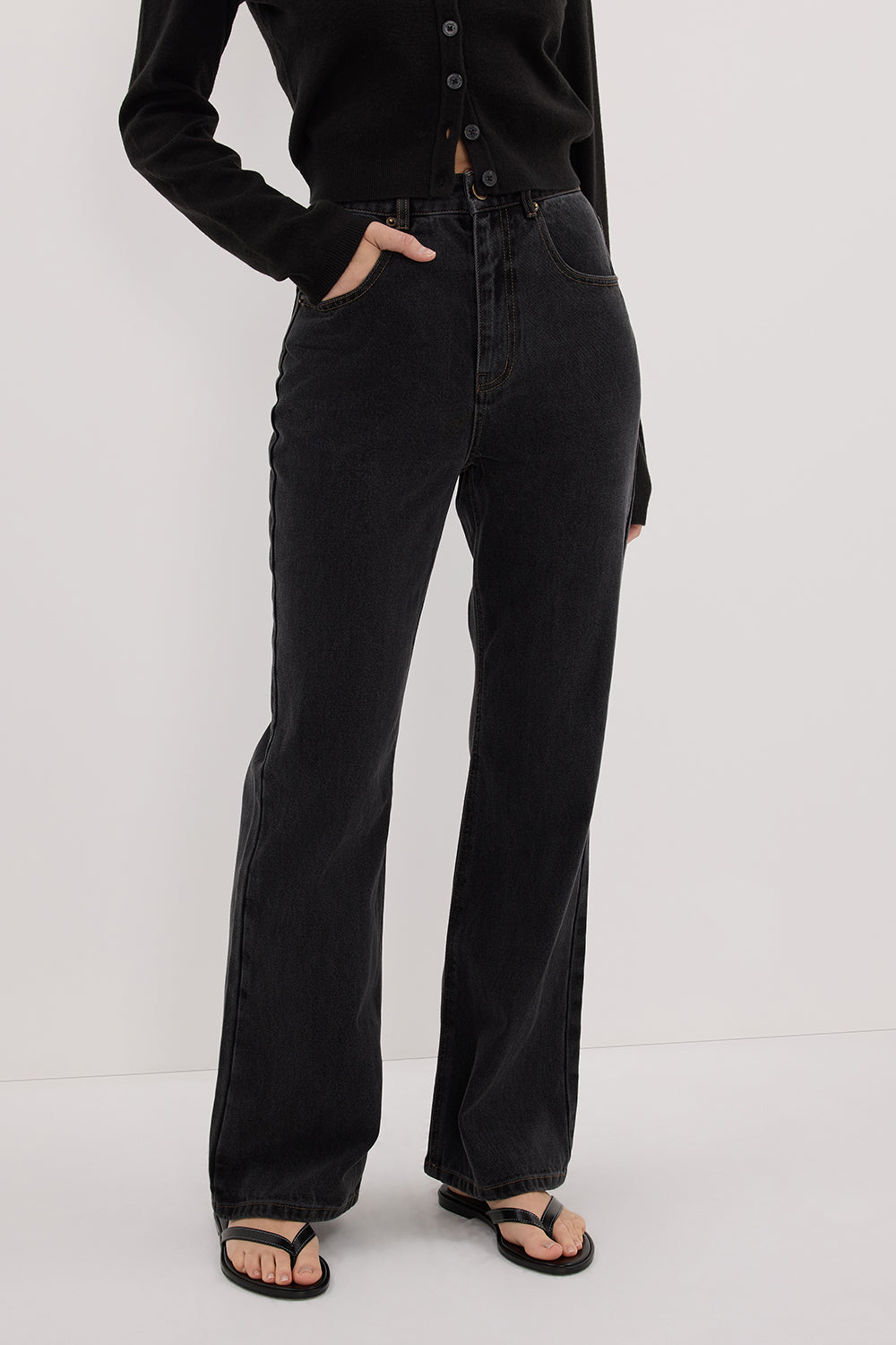 NOELLE BLACK RINSE BOOTLEG JEAN