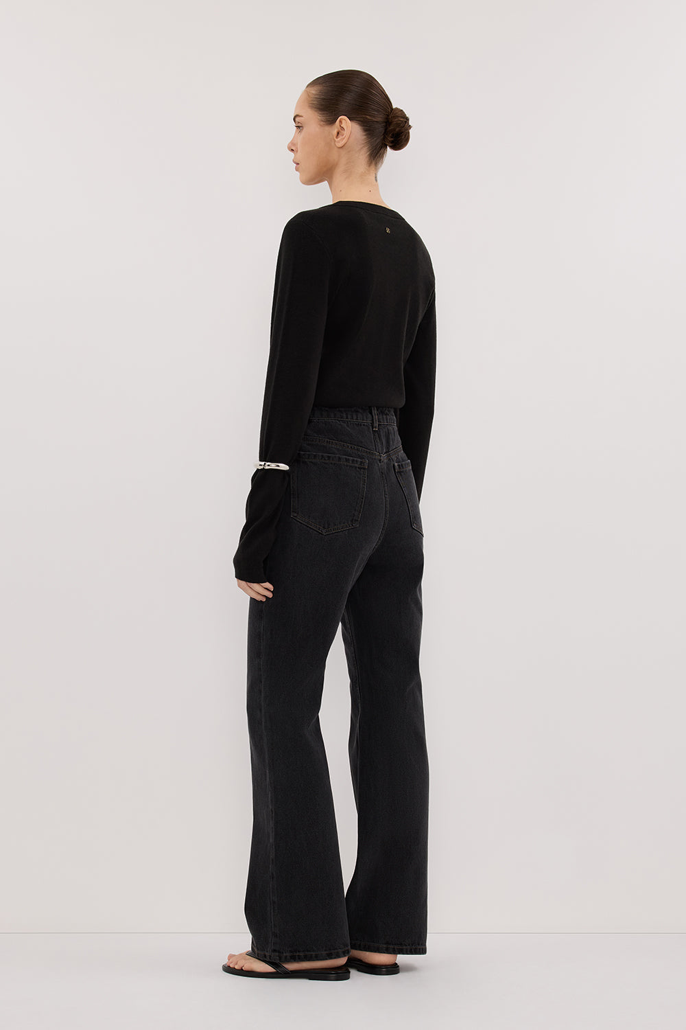 NOELLE BLACK RINSE BOOTLEG JEAN