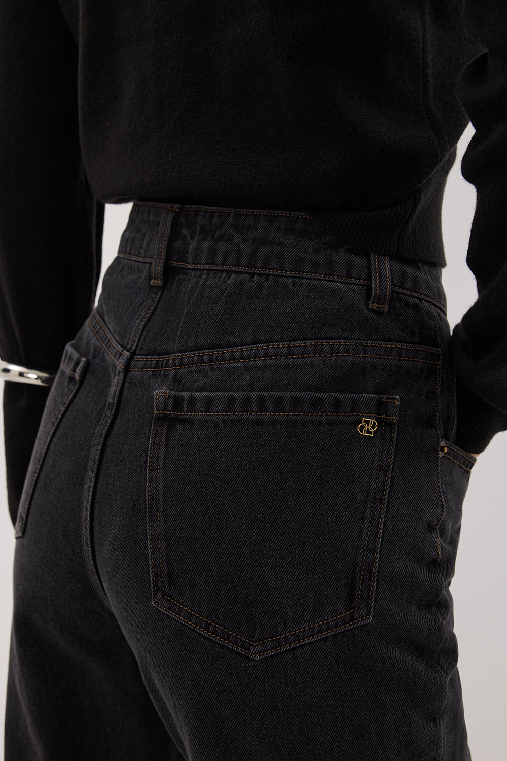 NOELLE BLACK RINSE BOOTLEG JEAN