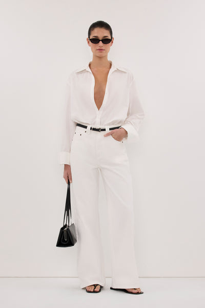 Aude wearing REAGAN 2.0 WHITE SLOUCHY JEAN