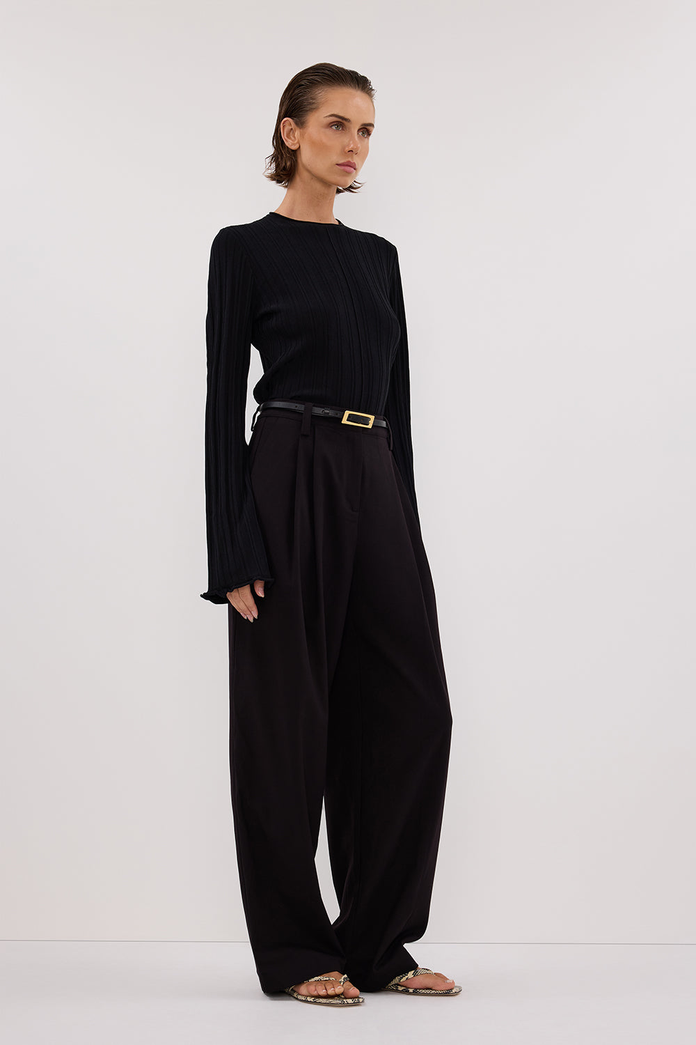SYLVIA BLACK CREW NECK KNIT TOP – DISSH