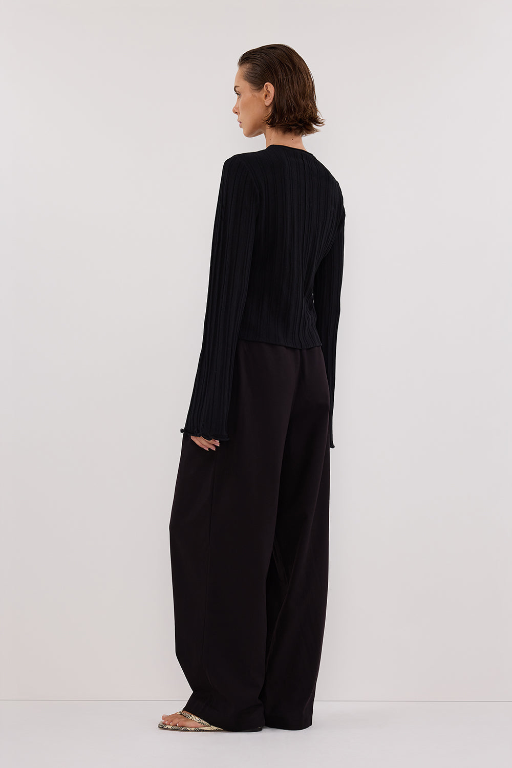 SYLVIA BLACK CREW NECK KNIT TOP  DISSH