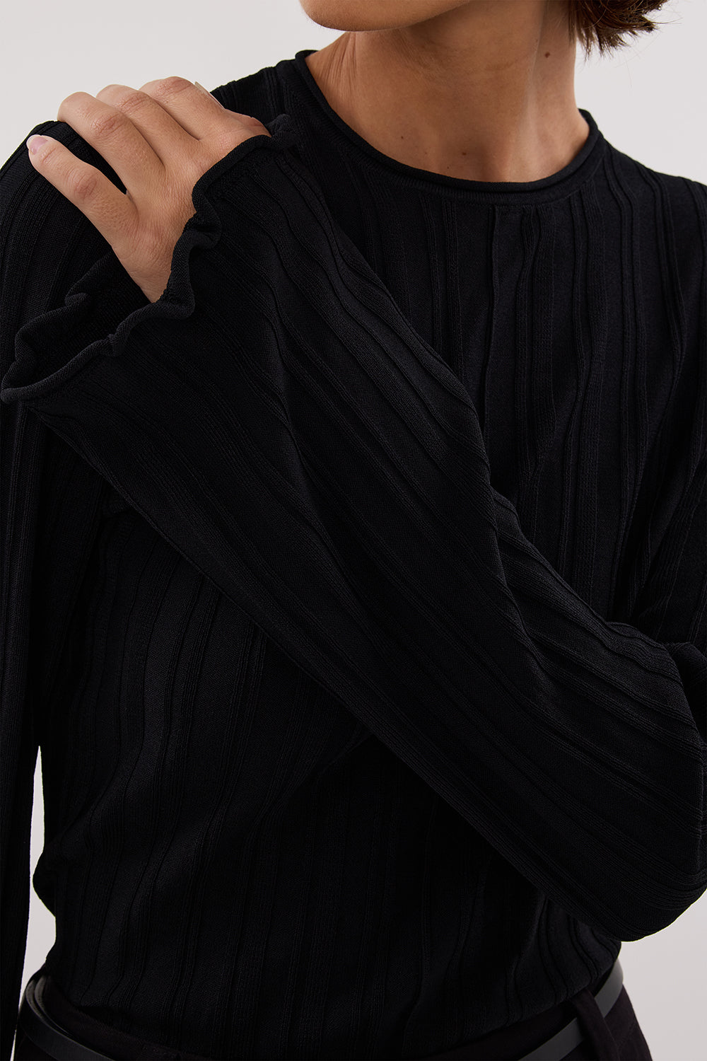 SYLVIA BLACK CREW KNIT TOP