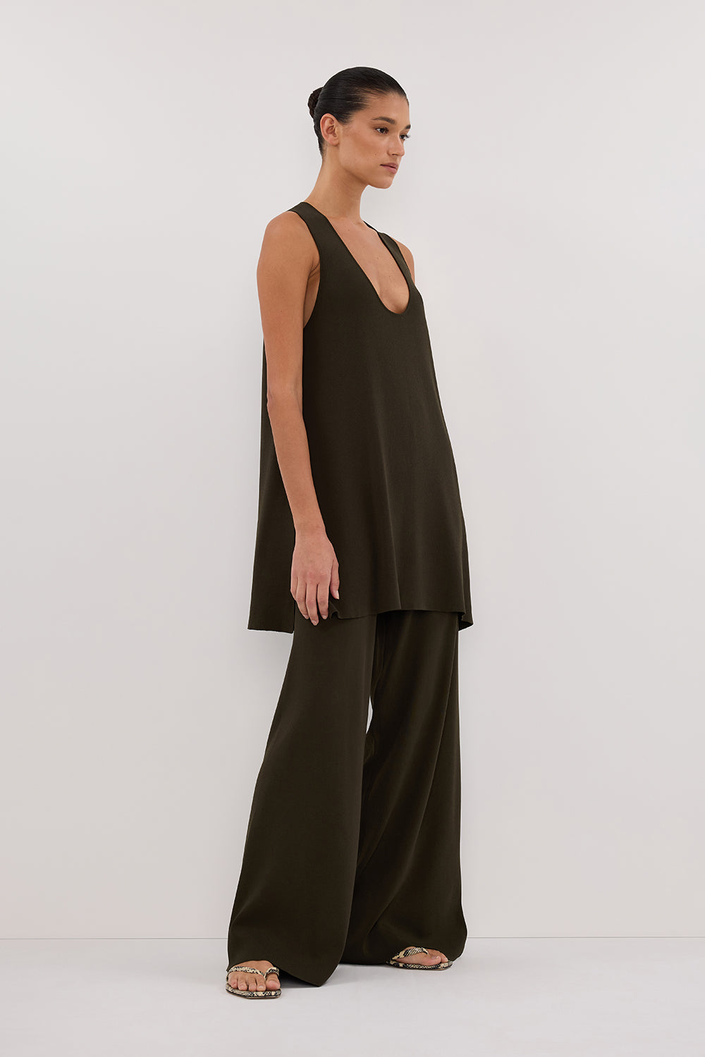 RAY FOREST SCOOP LONGLINE TOP