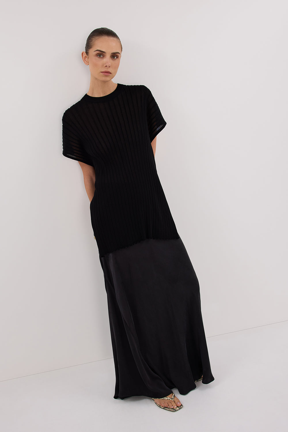 JADE BLACK SLEEVELESS KNIT TOP