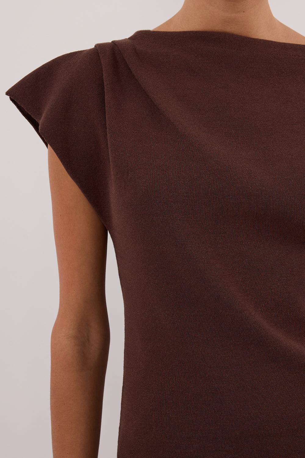 LIA WALNUT SLEEVELESS KNIT TOP