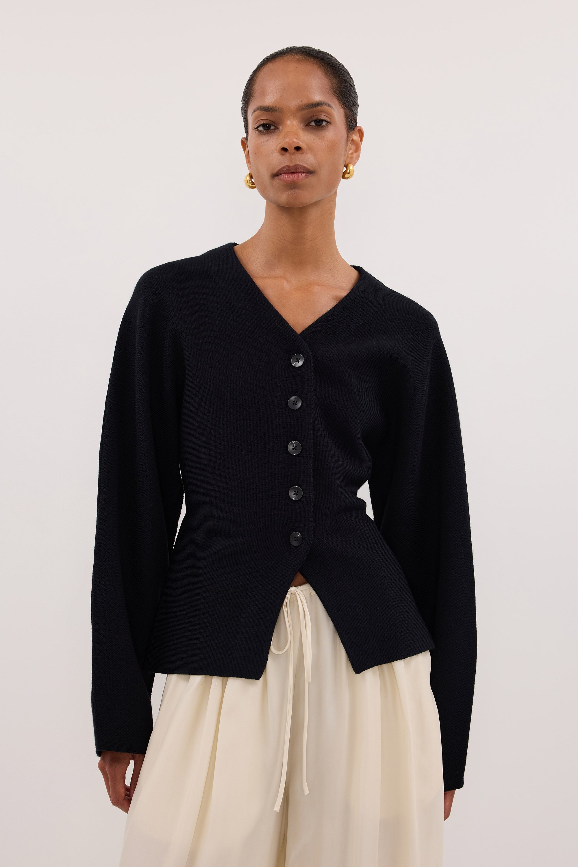 ETHEL BLACK V NECK CARDIGAN – DISSH
