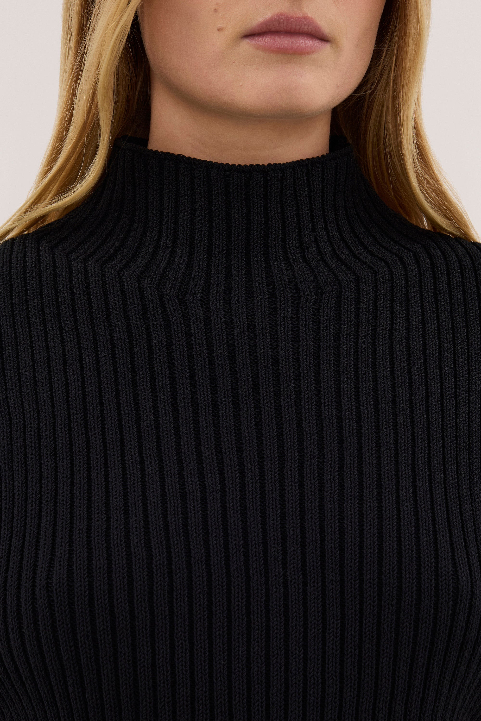 DELLA BLACK KNIT TOP