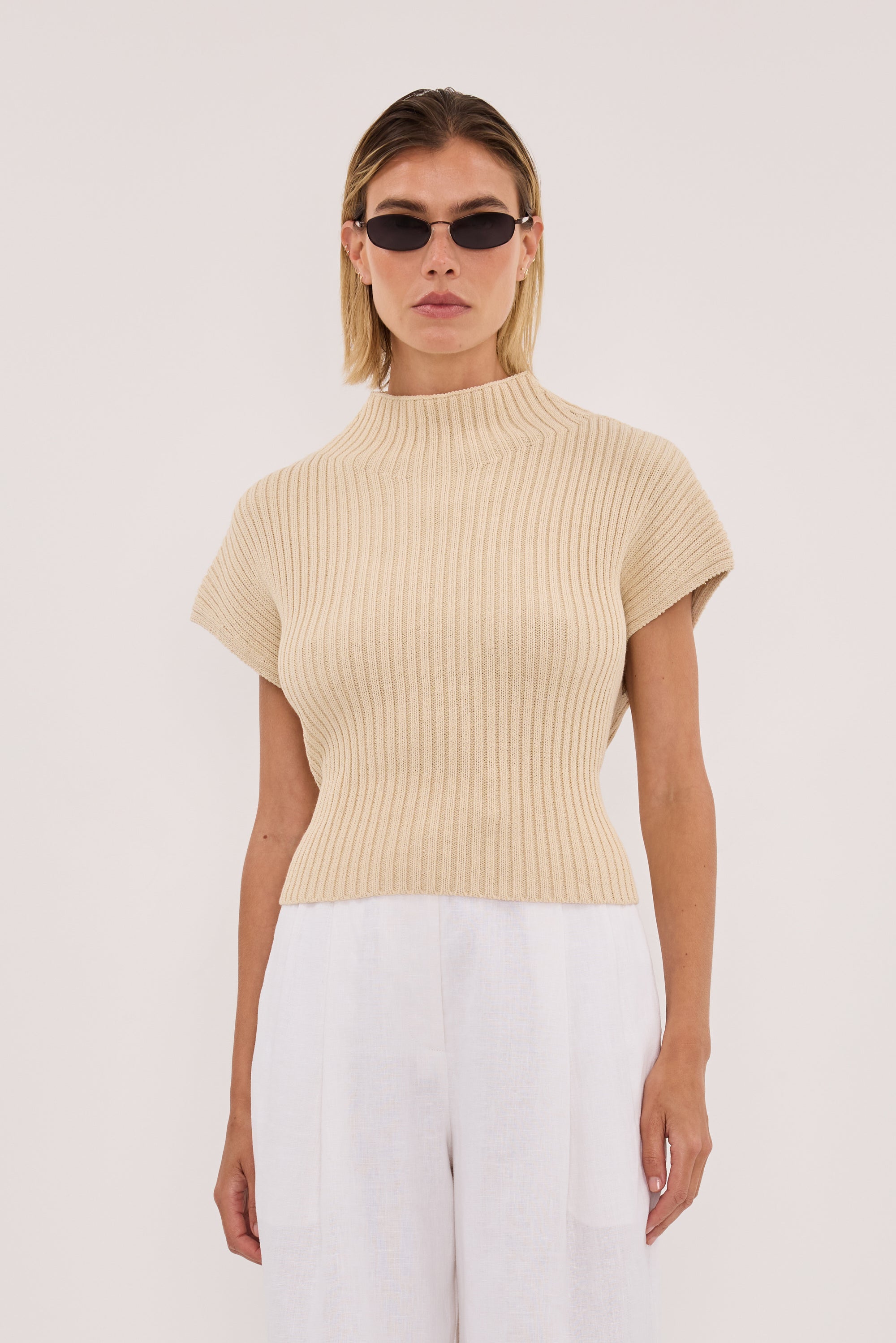DELLA NATURAL KNIT TOP – DISSH