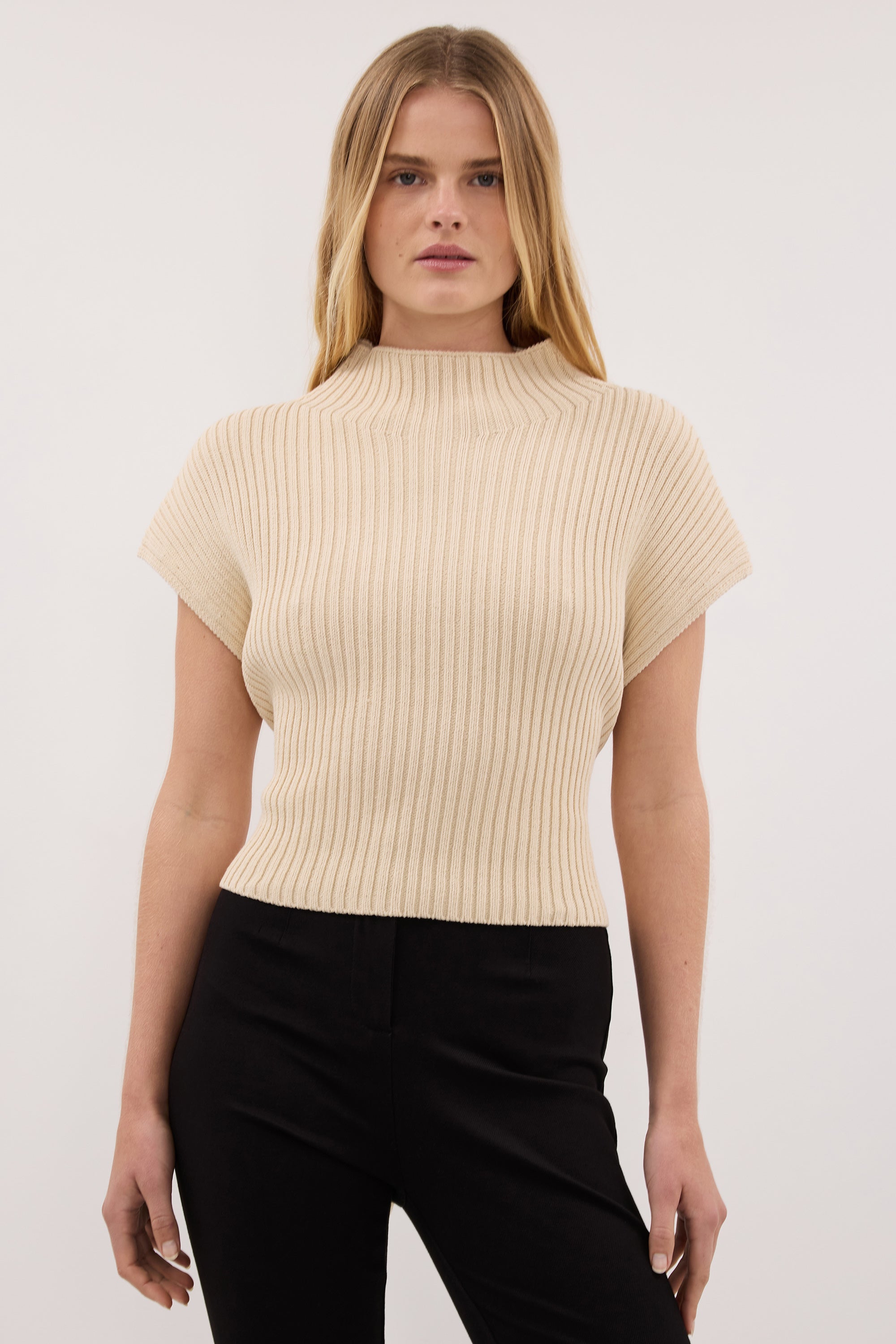 DELLA NATURAL KNIT TOP