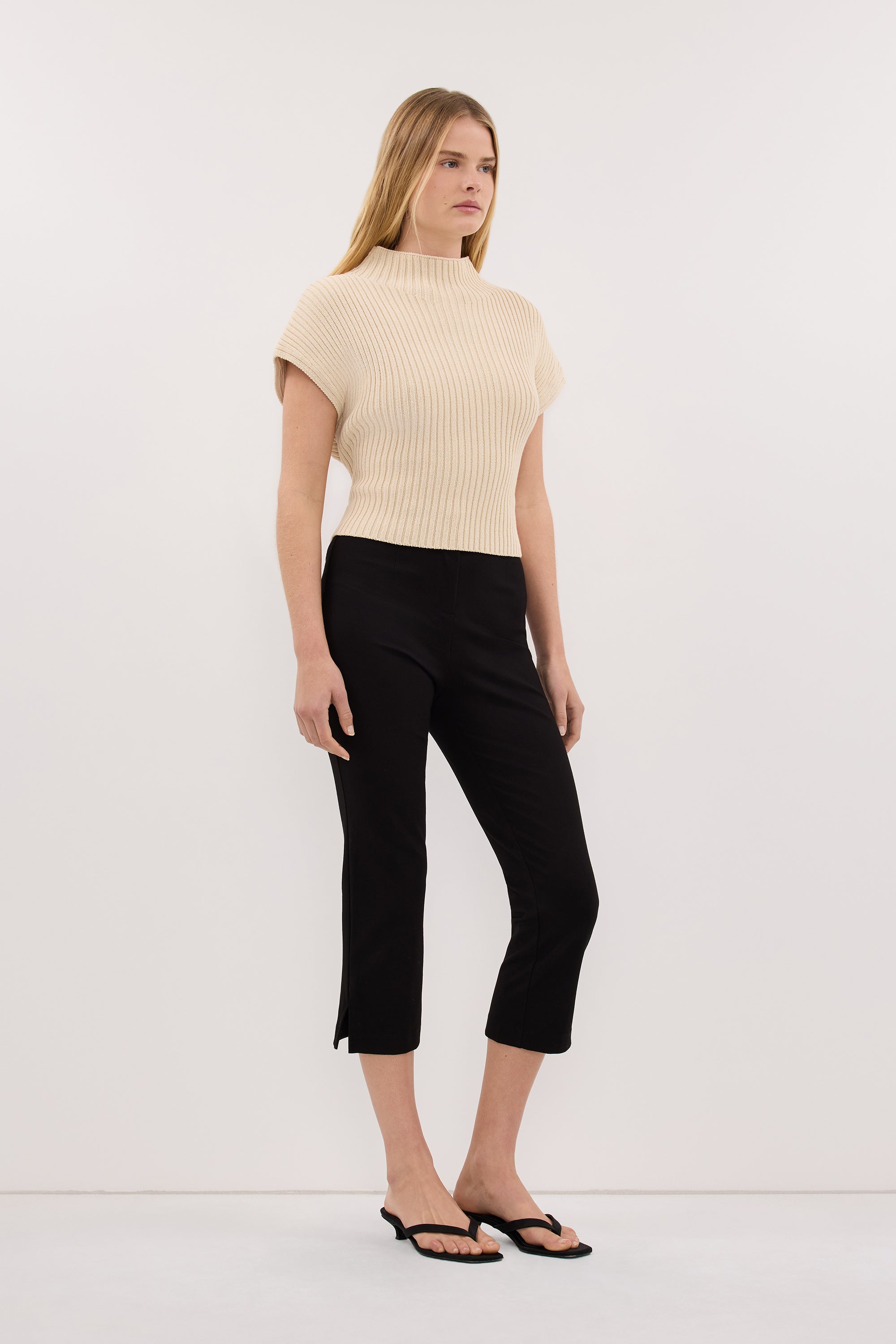 DELLA NATURAL KNIT TOP – DISSH