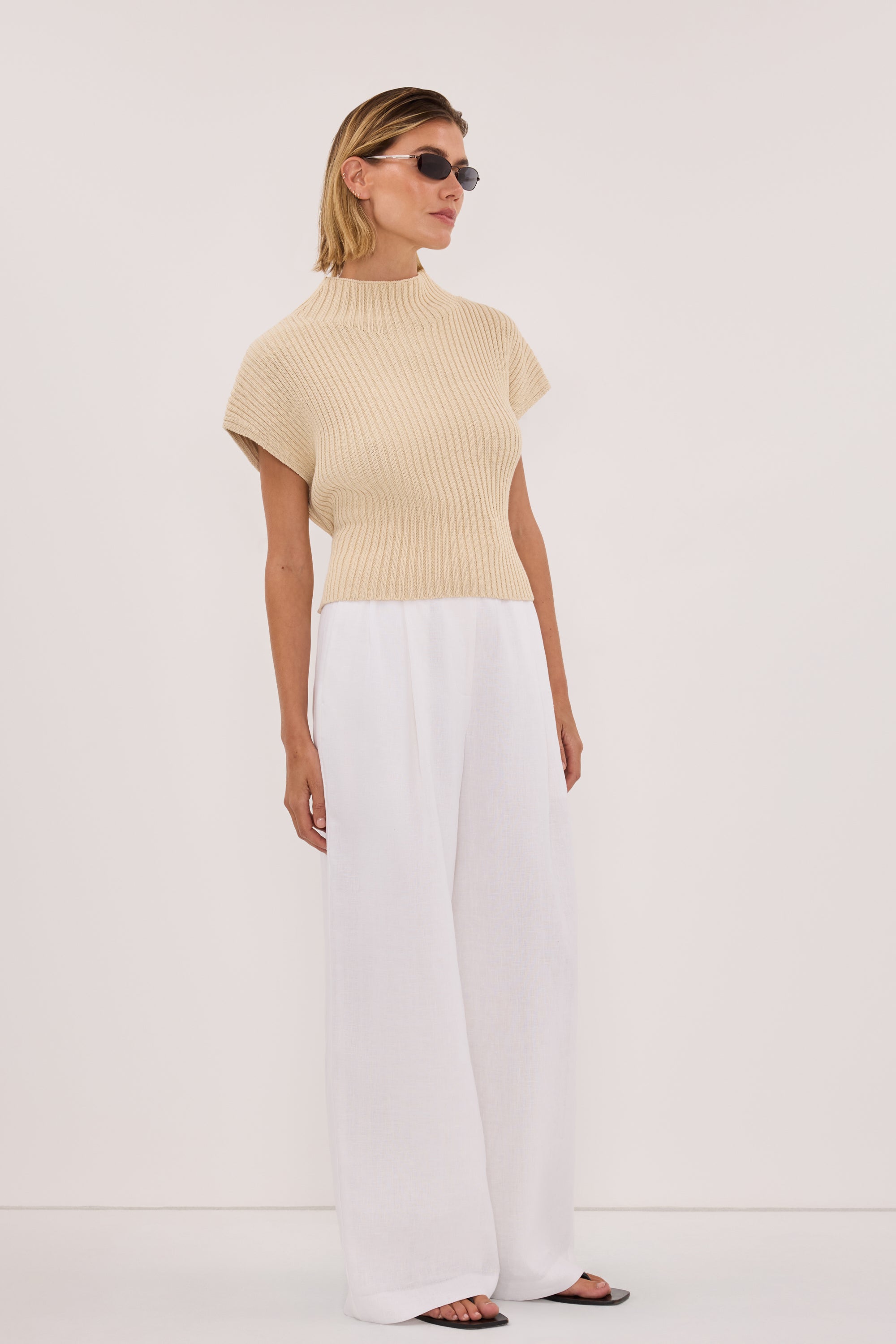 DELLA NATURAL KNIT TOP