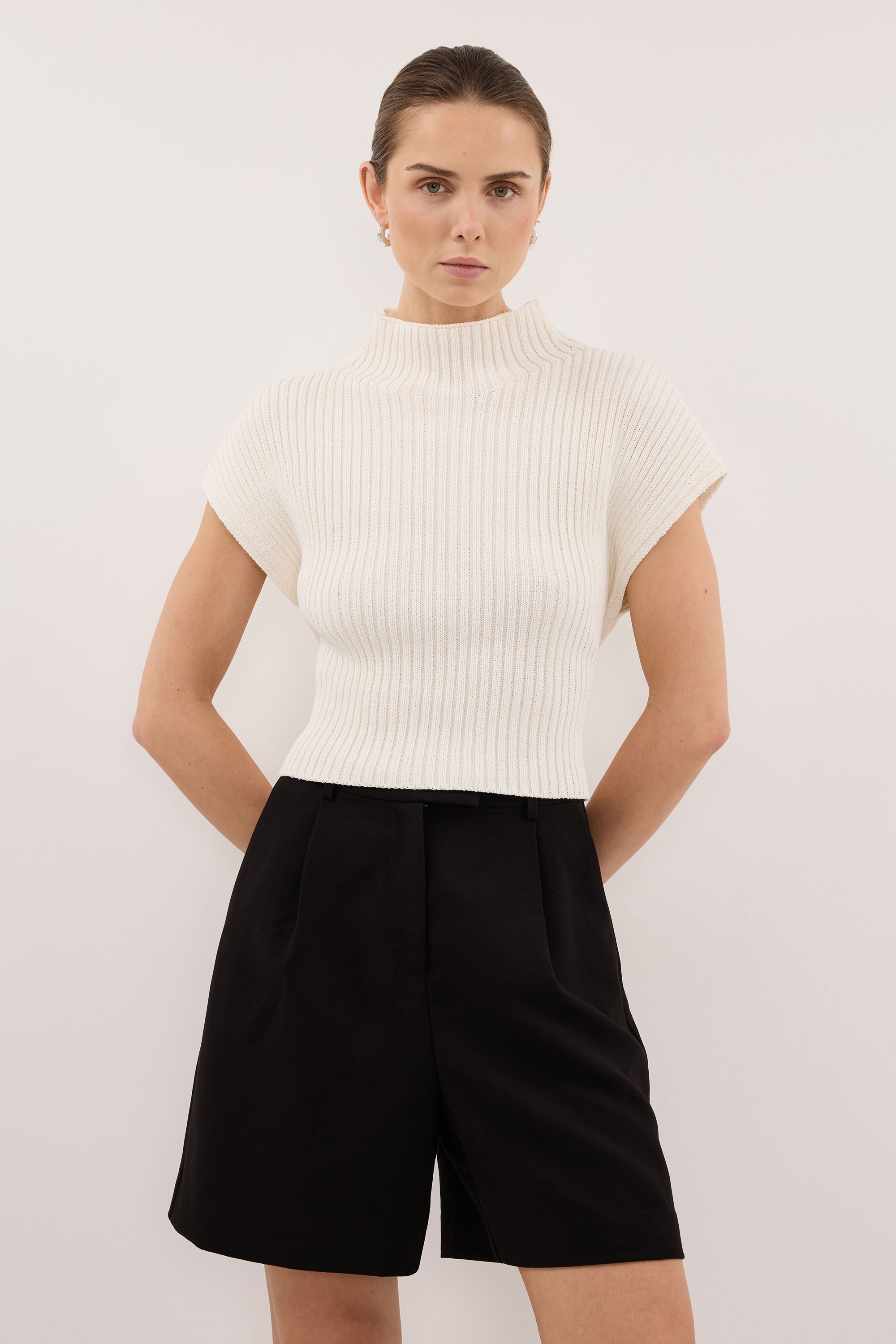 DELLA OFF WHITE KNIT TOP – DISSH