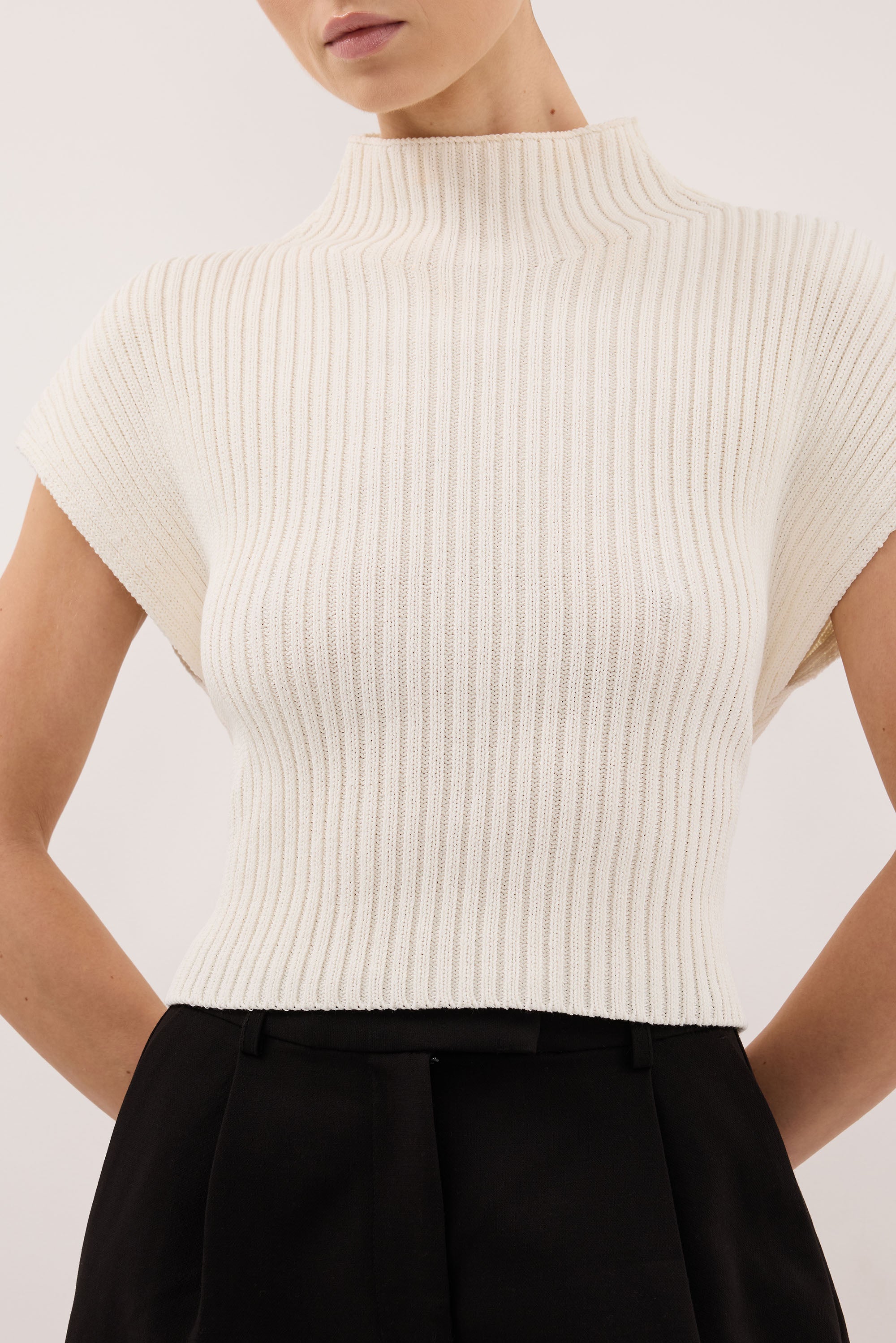 DELLA OFF WHITE KNIT TOP – DISSH