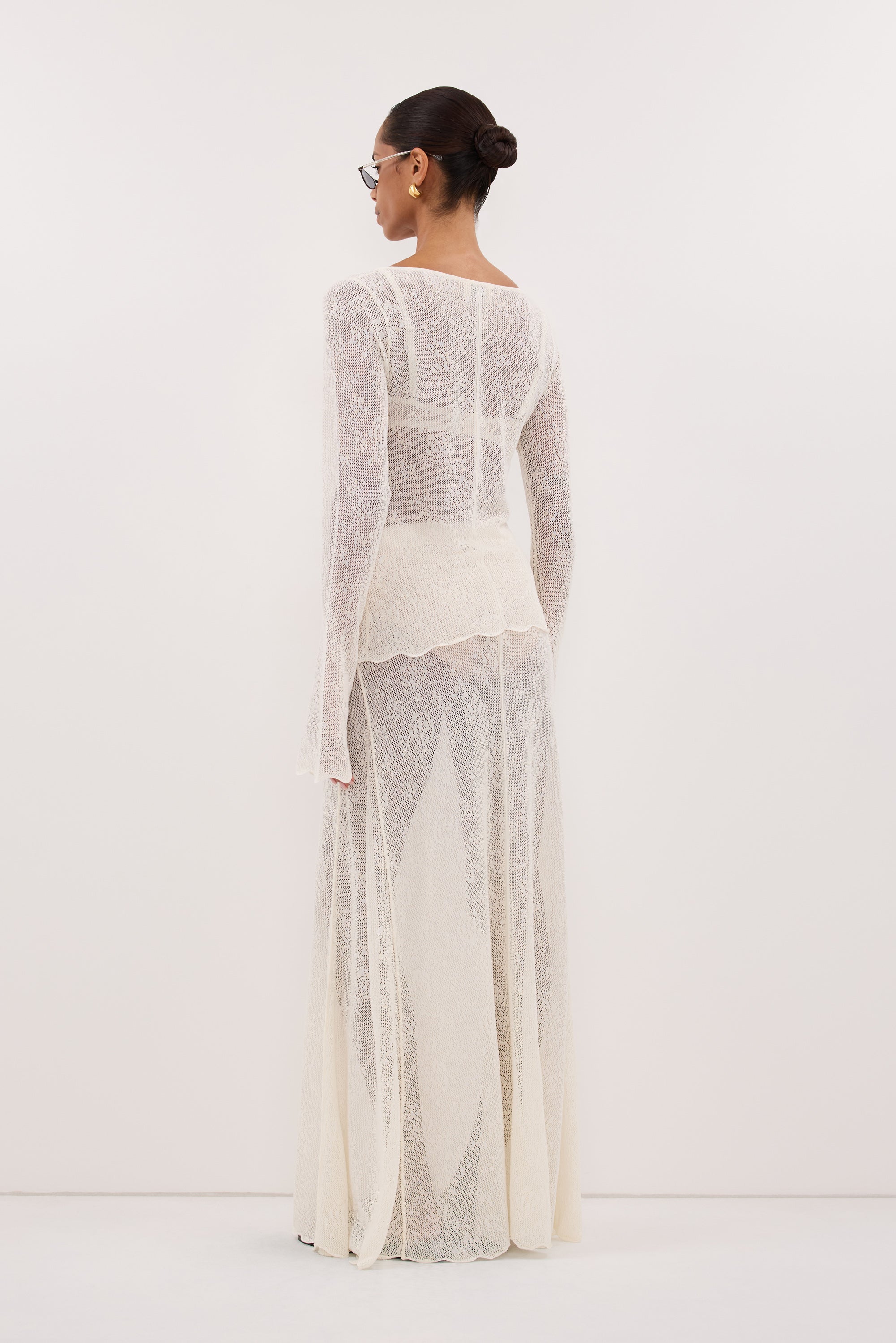 DELIA OFF WHITE LACE BUTTON TOP – DISSH