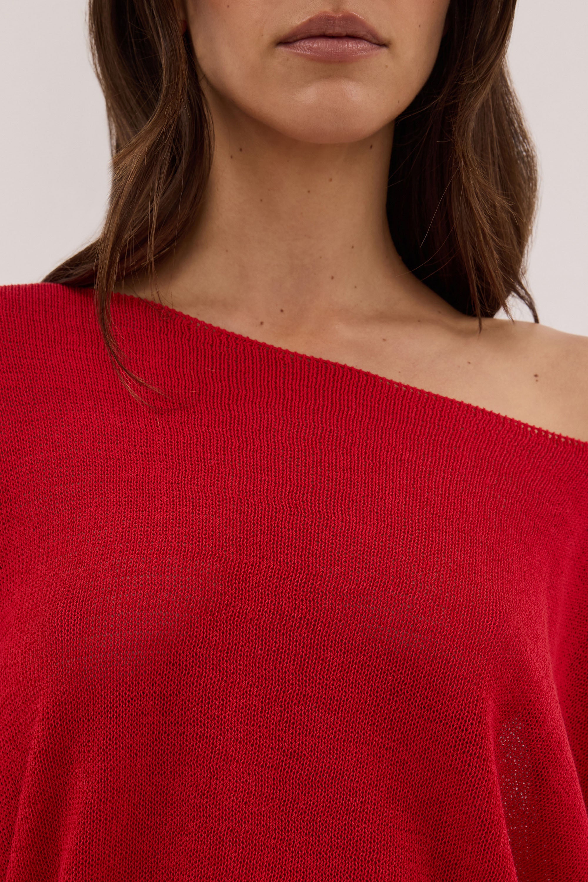 TARI RED BOAT NECK TEE