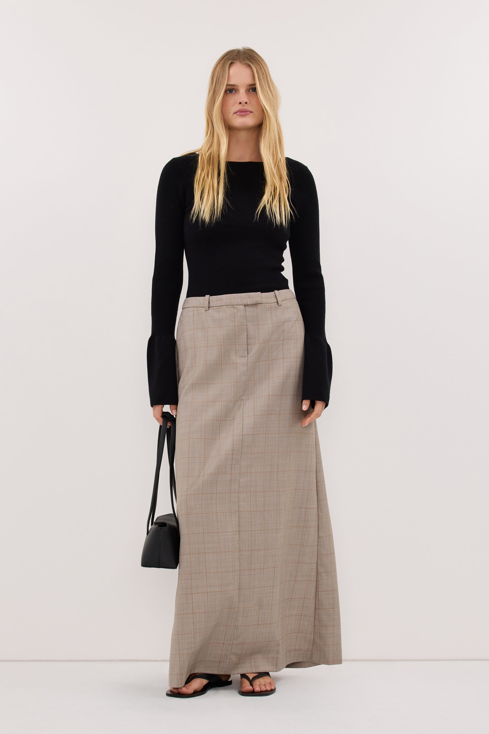 VARA BLACK LONG SLEEVE KNIT TOP