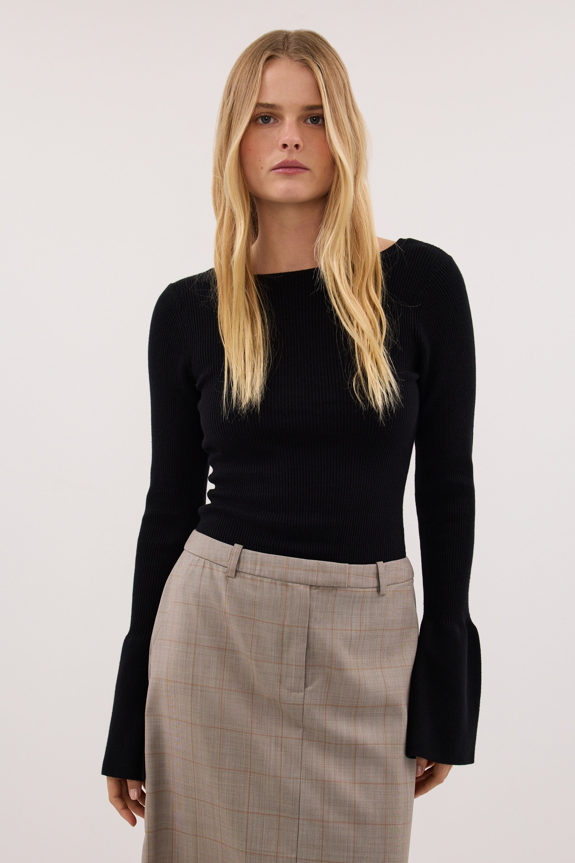 VARA BLACK LONG SLEEVE KNIT TOP