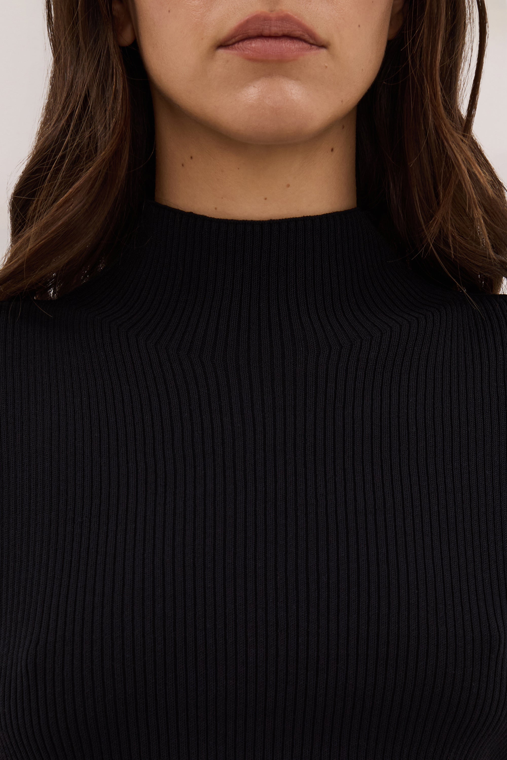 OLINNA BLACK TEXTURED KNIT TOP