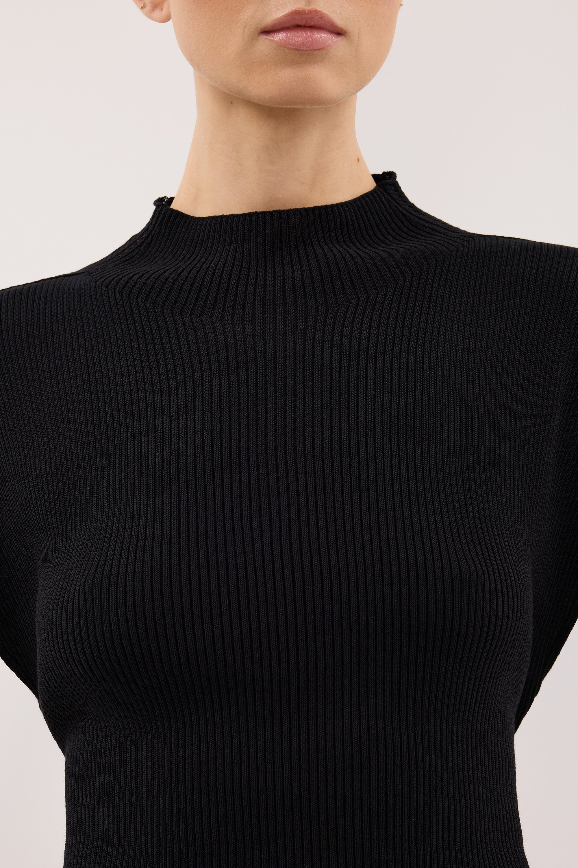 OLINNA BLACK TEXTURED KNIT TOP