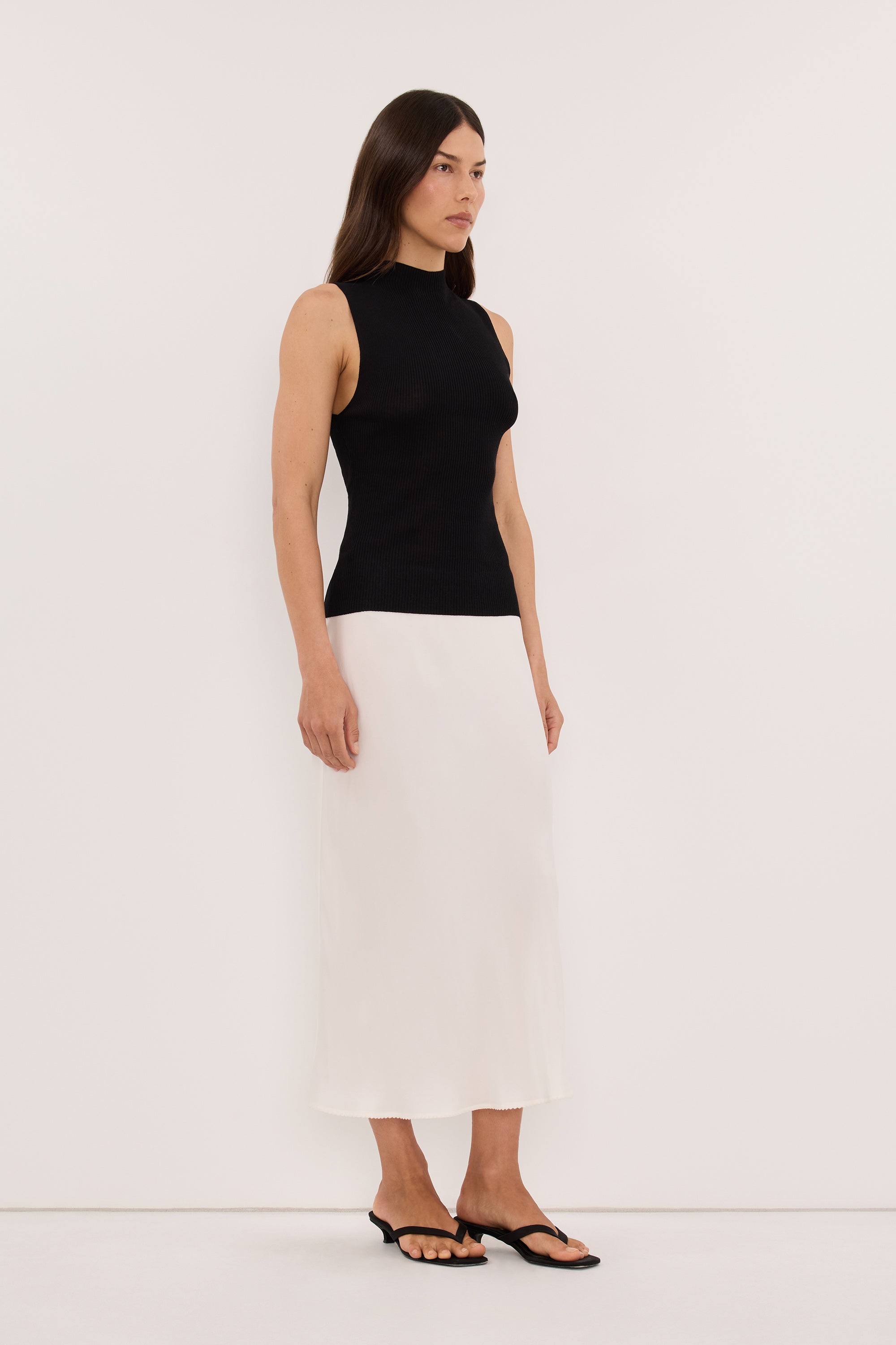 ANGEL BLACK SLEEVELESS KNIT TOP