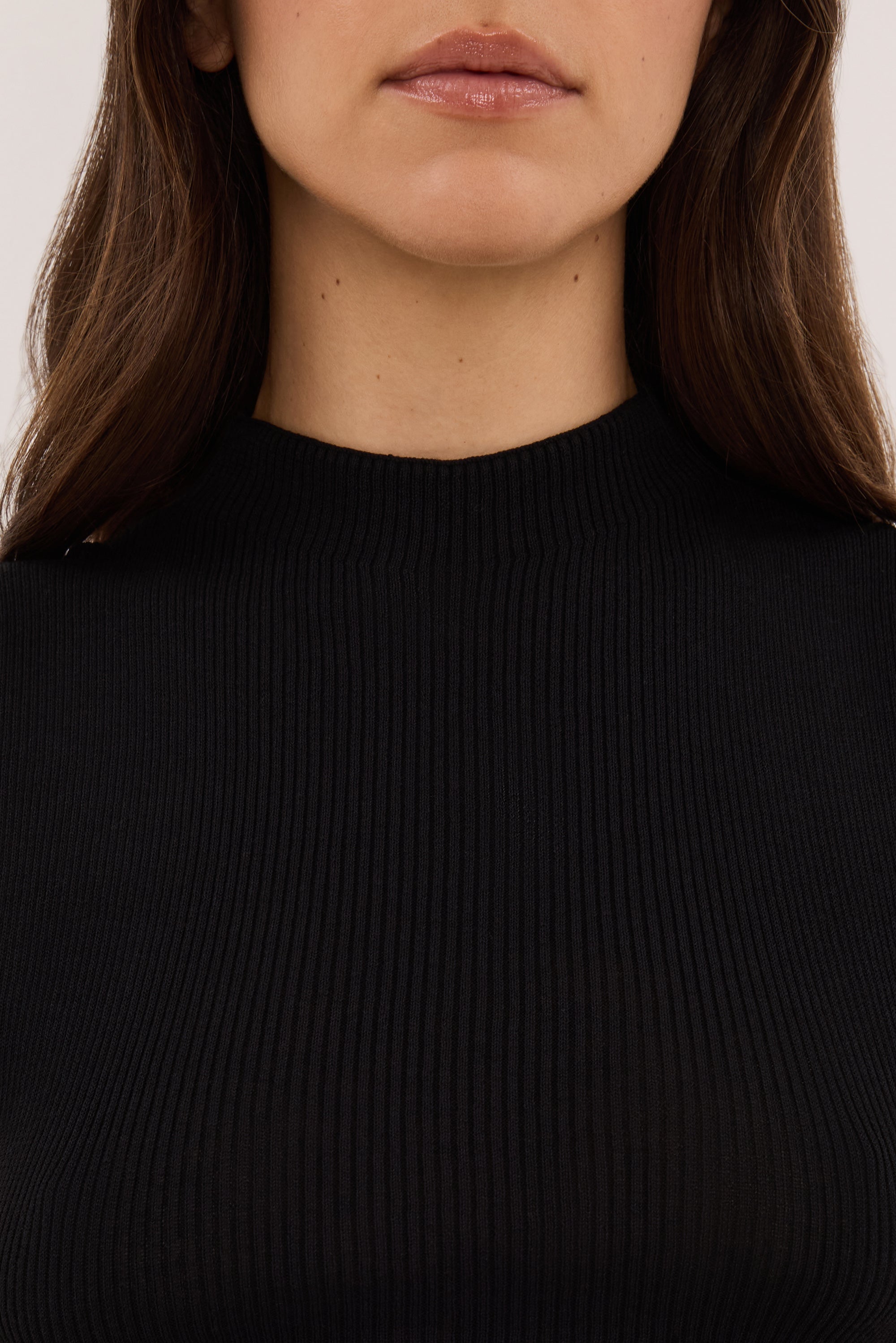 ANGEL BLACK SLEEVELESS KNIT TOP