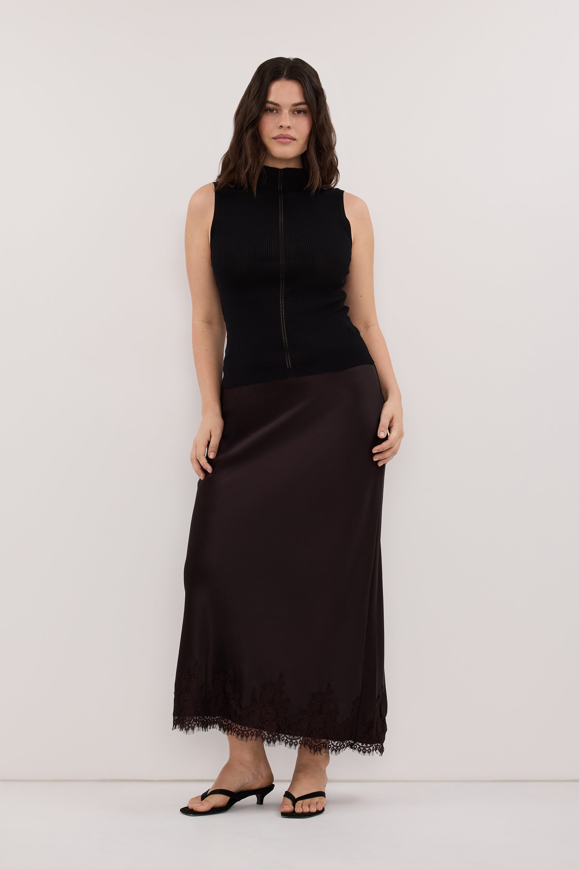 ANGEL BLACK SLEEVELESS KNIT TOP