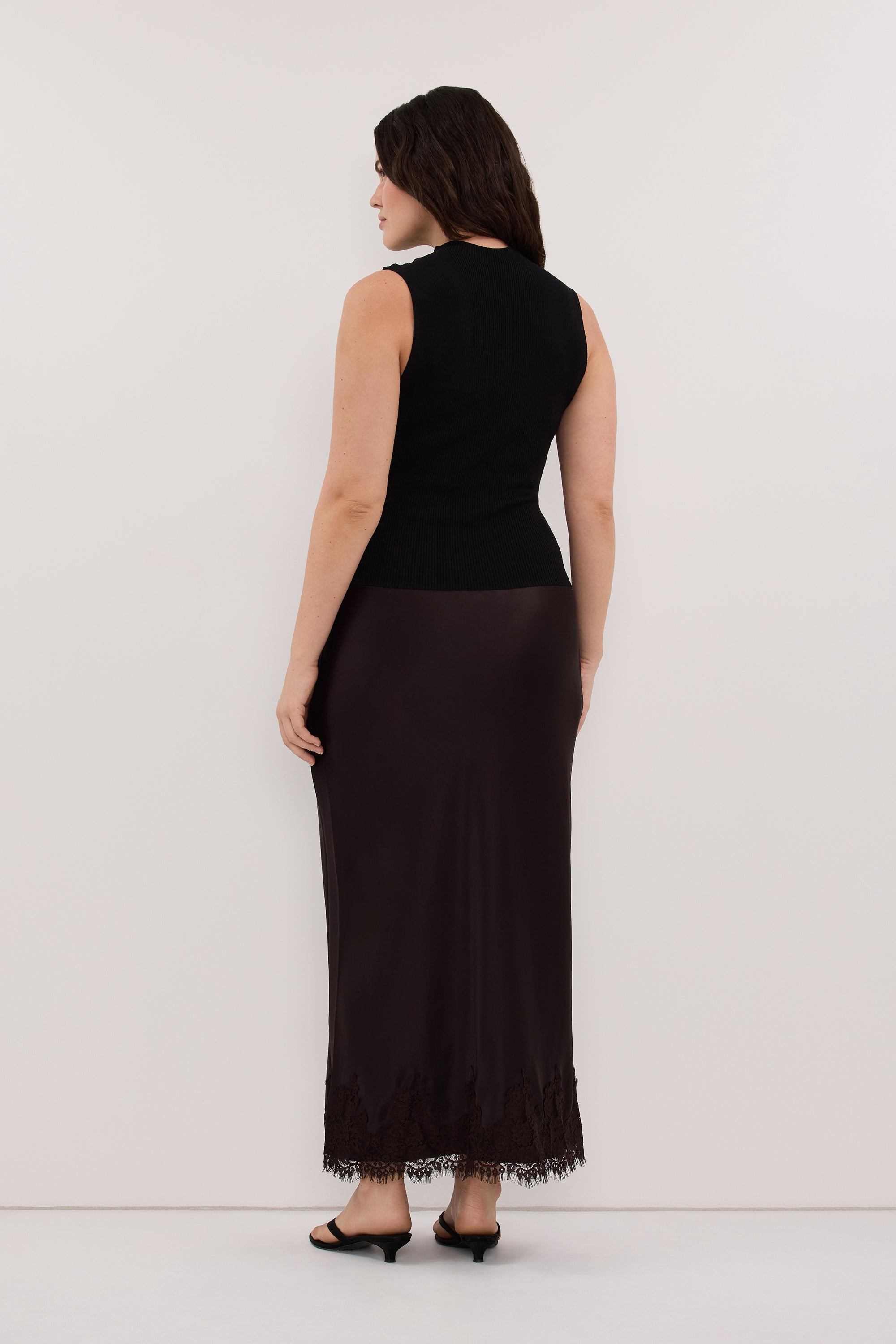 ANGEL BLACK SLEEVELESS KNIT TOP
