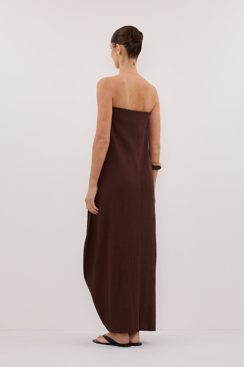 ALIAS CHOC TEXTURED KNIT STRAPLESS MIDI DRESS
