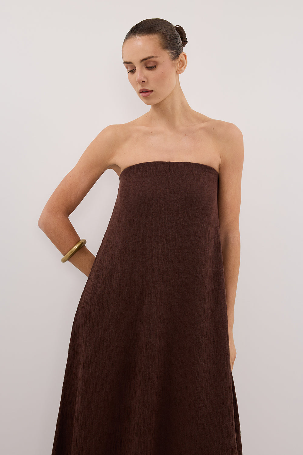 ALIAS CHOC TEXTURED KNIT STRAPLESS MIDI DRESS