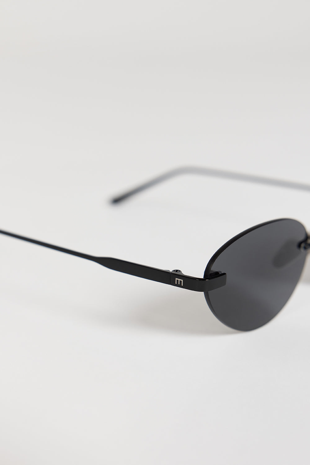 Elisa Johnson Trinity in Gloss Black oval cateye frameless matrix sunglasses ELISA JOHNSON TRINITY GLOSS BLACK – DISSH main image 4